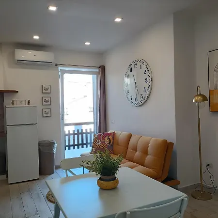 Konukevi Amelia Apts & 4*