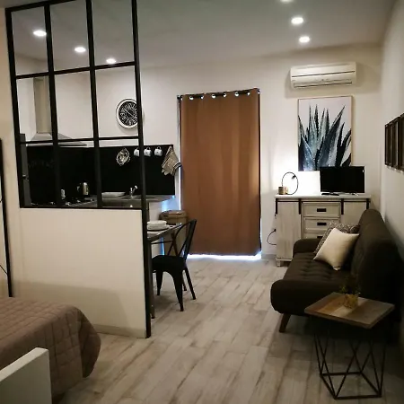 Amelia Apts & Guest house 3*