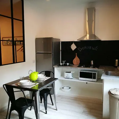 Amelia Apts & 4*