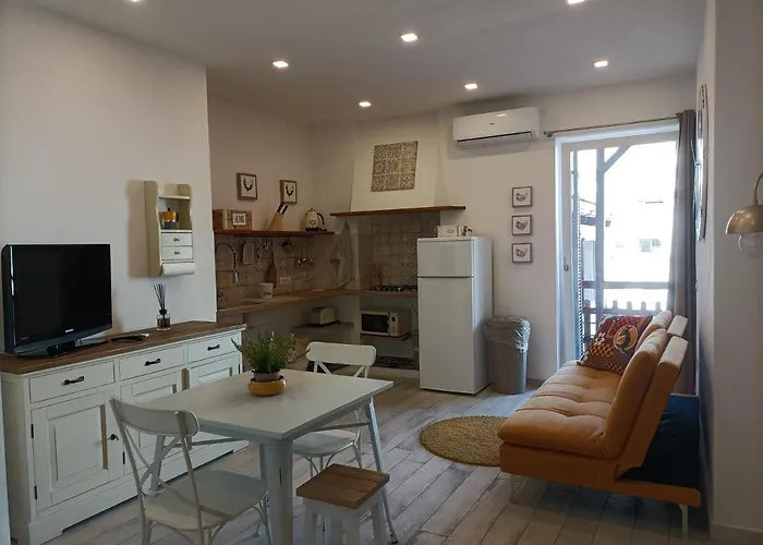 Amelia Apts & Gasthuis