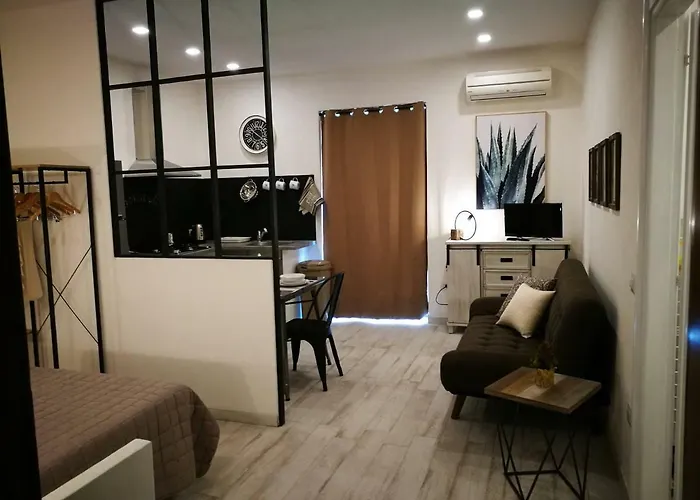 Amelia Apts & Gasthuis 3*