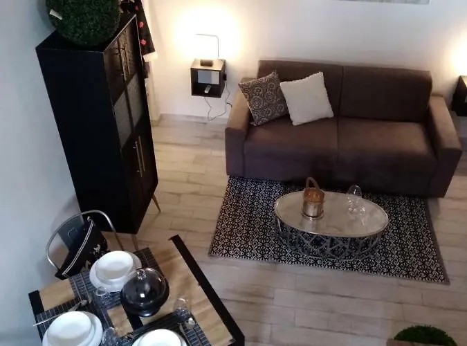 Amelia Apts & Gasthuis