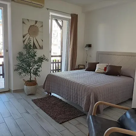 Amelia Apts & بيت ضيافة 3*