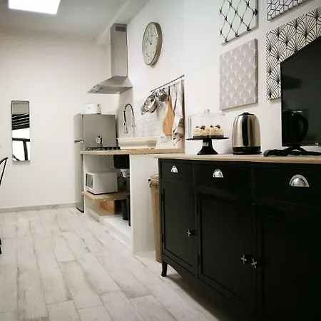 Konukevi Amelia Apts & Alghero