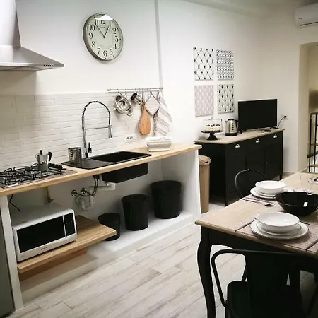 Amelia Apts & بيت ضيافة ألغيرو