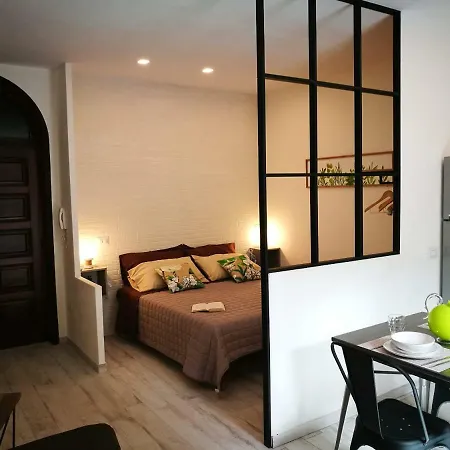 Amelia Apts & بيت ضيافة ألغيرو