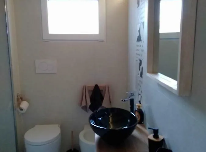 Amelia Apts & 招待所 3*