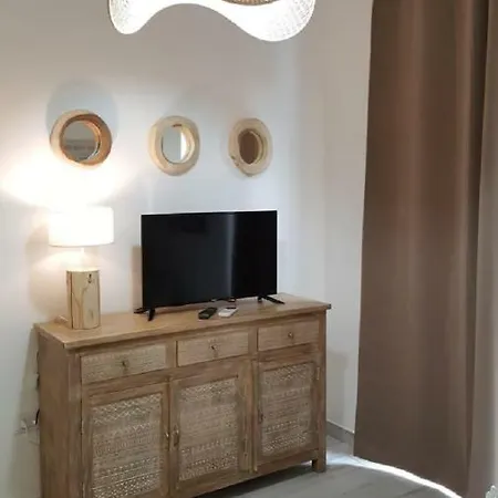 Amelia Apts & 4*